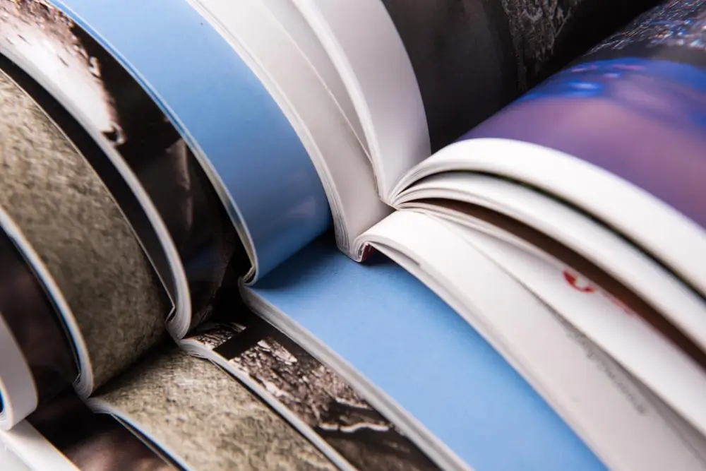 Hvor ofte skal et kirkeblad udkomme?